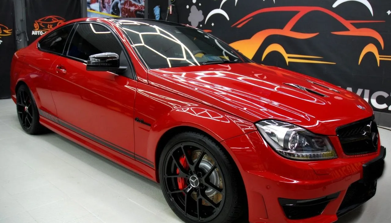 Mercedes-Benz C 63 AMG Edition 507 Coupé v červené barvě